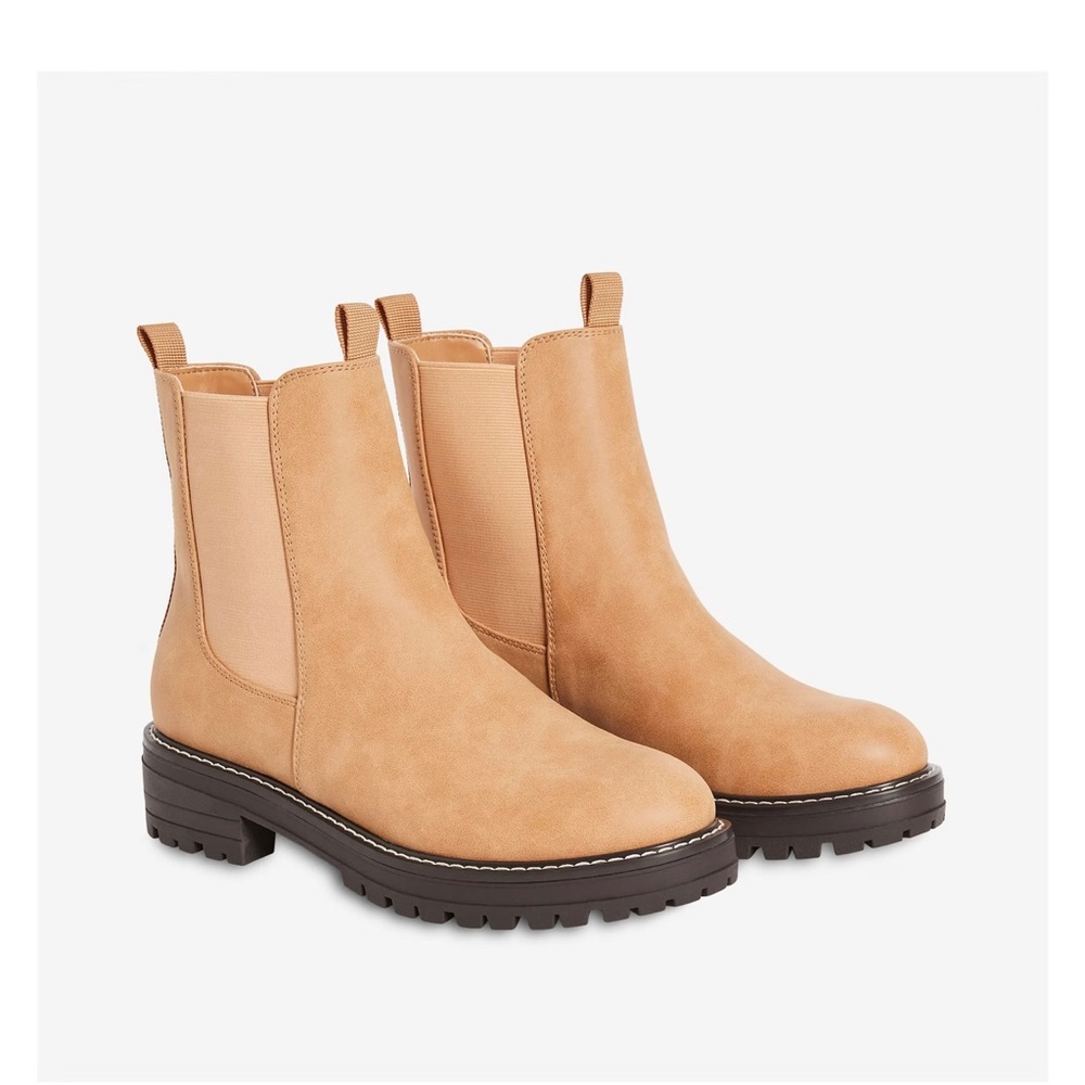 New with stickers Joe Fresh brown Chelsea boot size 9